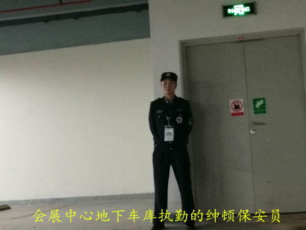 臨滄地下車庫執(zhí)勤的保安